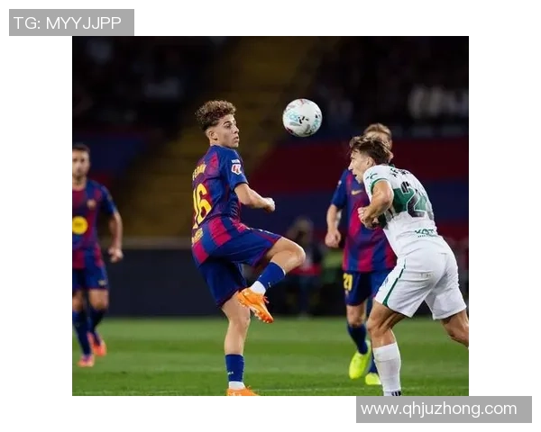 西甲焦点战曼联与巴萨握手言和帽子戏法引发争议判罚热议